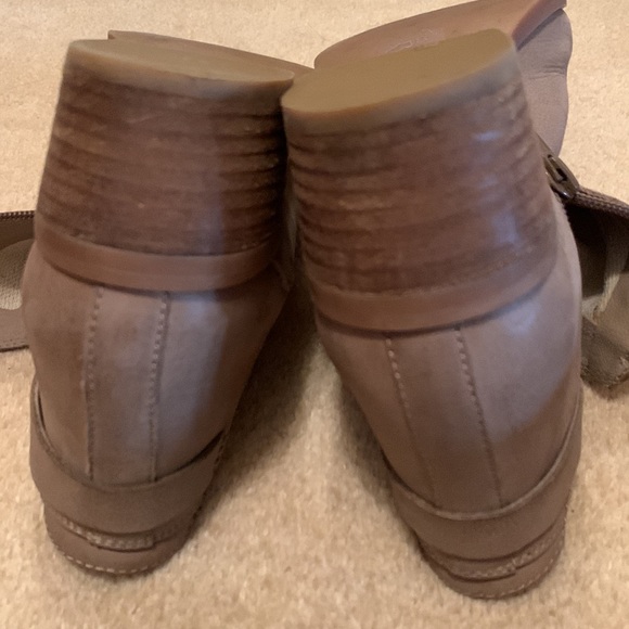 Steve Madden Taupe ankle bootie - Picture 5 of 6